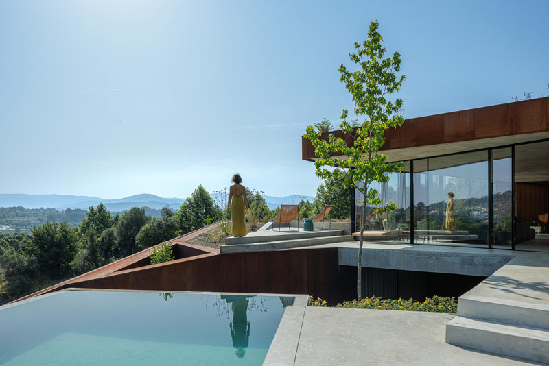 Casa Corten: Oryginalny dom wtopiony w naturalny krajobraz