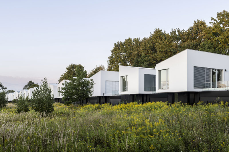 Natura Konstancin od Rohe &ndash; architektura w dialogu z zielenią