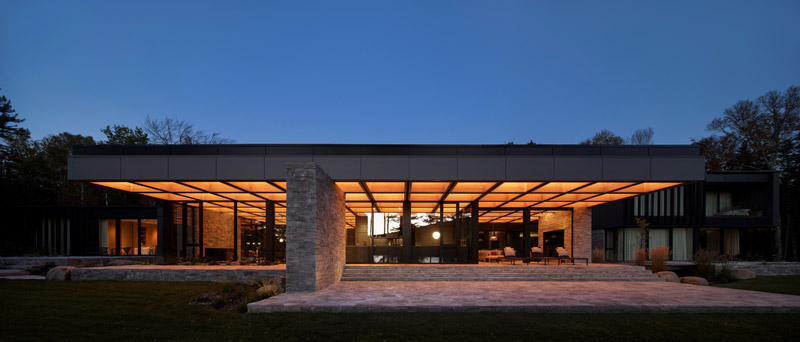 Dom, kt&oacute;ry czerpie z wyjątkowego położenia i malowniczego krajobrazu