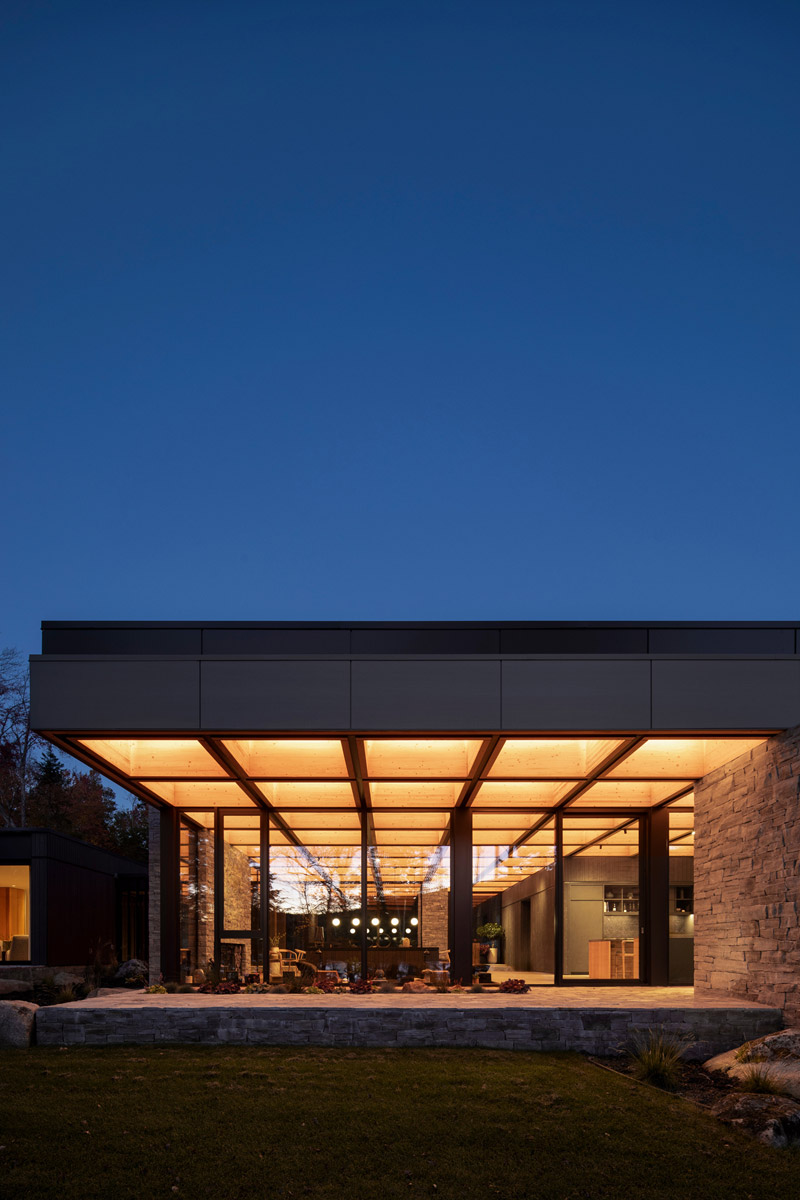 Dom, kt&oacute;ry czerpie z wyjątkowego położenia i malowniczego krajobrazu