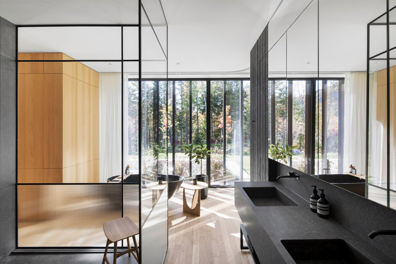 Dom, kt&oacute;ry czerpie z wyjątkowego położenia i malowniczego krajobrazu