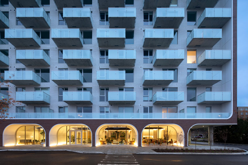 Powściągliwy i ekspresyjny budynek mieszkalny w Kanadzie