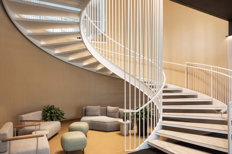 Powściągliwy i ekspresyjny budynek mieszkalny w Kanadzie