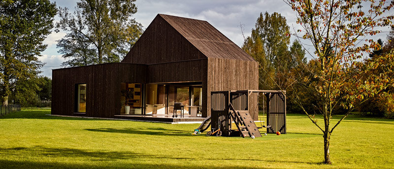 Wsp&oacute;łczesny dom dla rodziny ceniącej spok&oacute;j i bliski kontakt z naturą