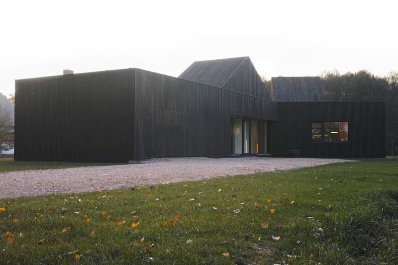 Wsp&oacute;łczesny dom dla rodziny ceniącej spok&oacute;j i bliski kontakt z naturą