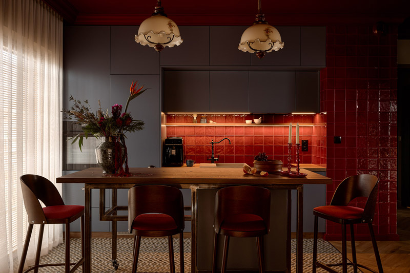 Kolor, folklor i eklektyzm. 60-metrowe mieszkanie w Legnicy