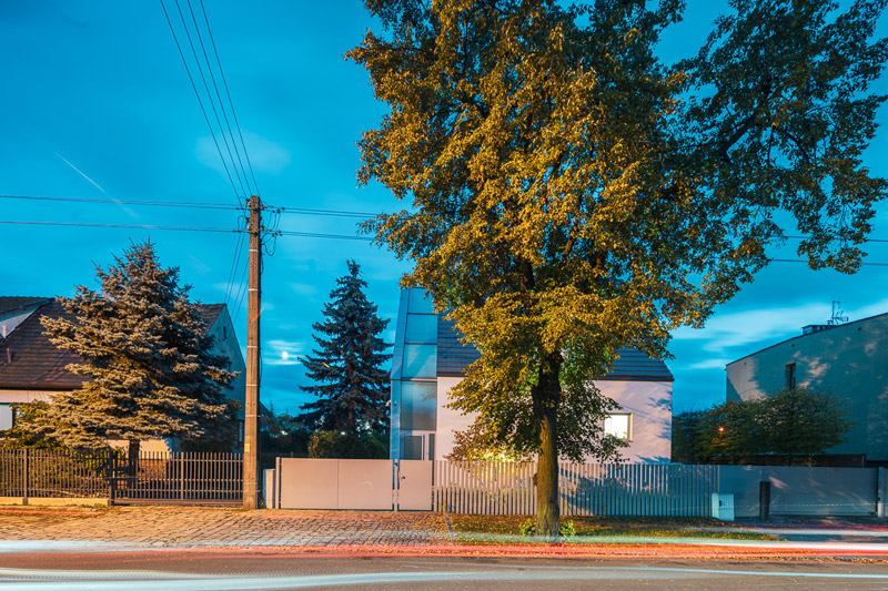 Przebudowa niewielkiego domu na urokliwej działce