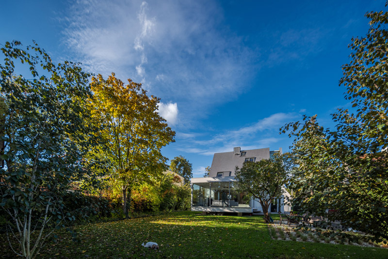 Przebudowa niewielkiego domu na urokliwej działce