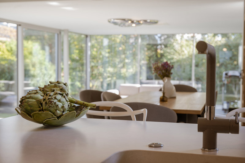 Przebudowa niewielkiego domu na urokliwej działce