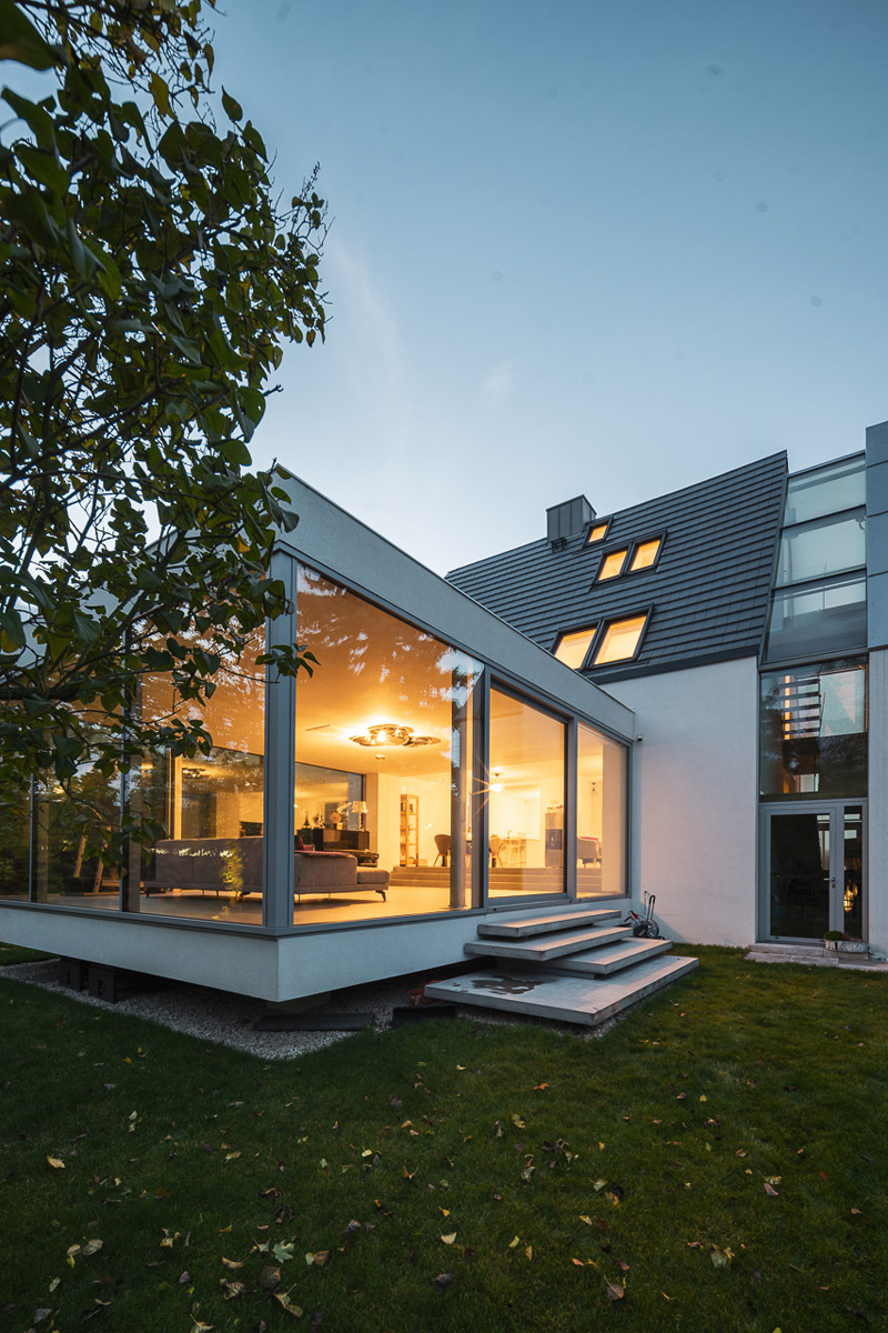 Przebudowa niewielkiego domu na urokliwej działce