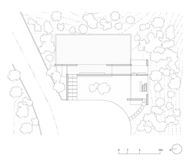 Stalowe pawilony w malowniczo położonej dolinie