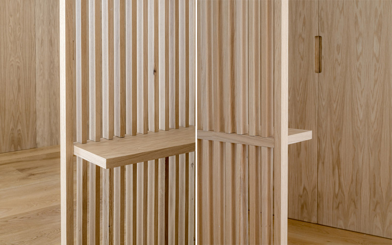 Przebudowa bliźniaka w odcieniach bieli i drewna