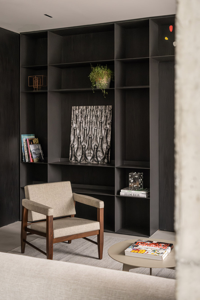 Minimalistyczny apartament wypełniony sztuką