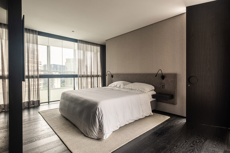 Minimalistyczny apartament wypełniony sztuką