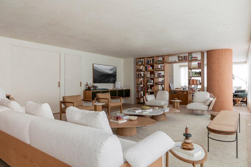 Wnętrze apartamentu z akcentami z terakoty