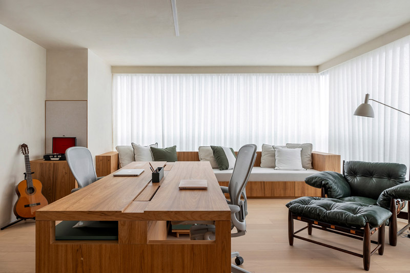 Wnętrze apartamentu z akcentami z terakoty