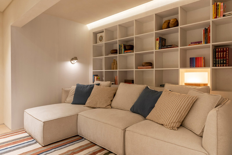 Wnętrze apartamentu z akcentami z terakoty