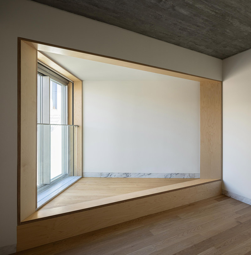 Wsp&oacute;łczesna architektura z zabytkową willą w tle