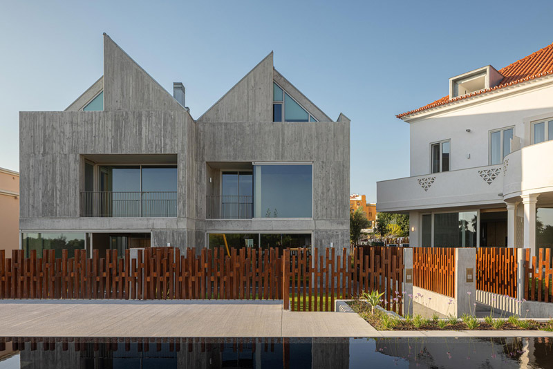 Wsp&oacute;łczesna architektura z zabytkową willą w tle