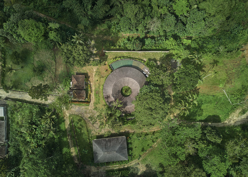Klimatyczny dom na planie koła na Bali