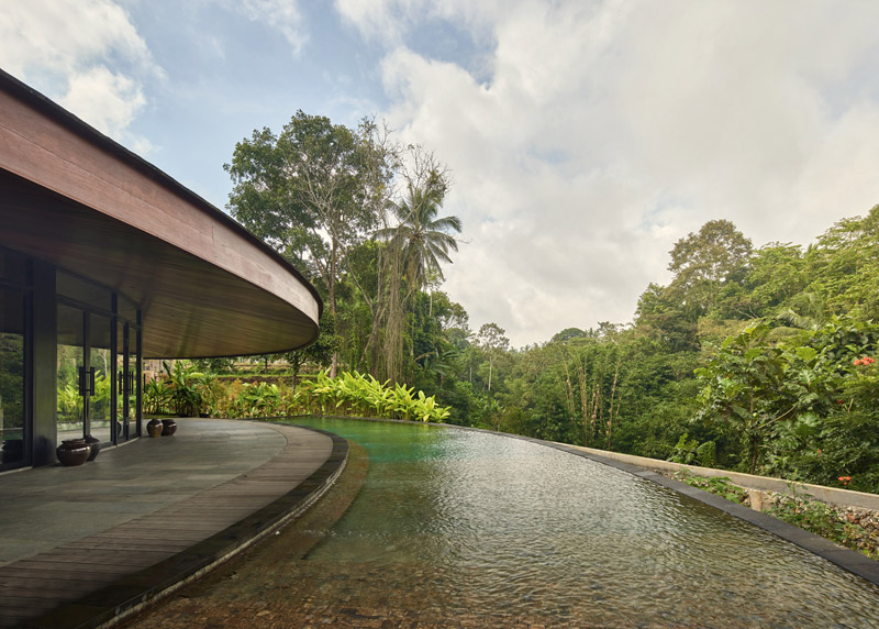 Klimatyczny dom na planie koła na Bali