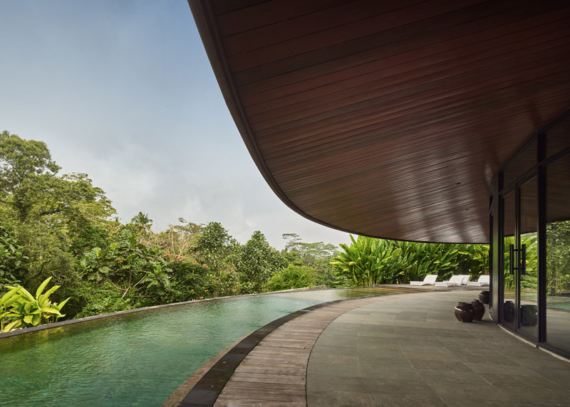 Klimatyczny dom na planie koła na Bali
