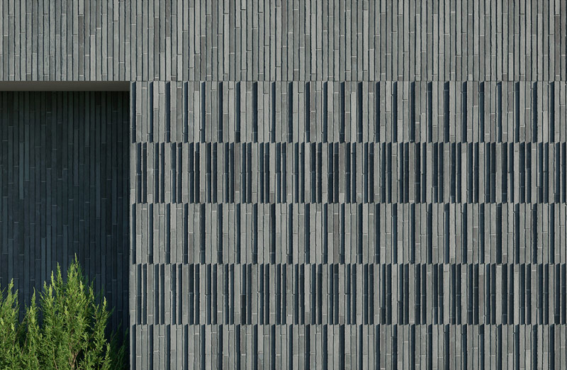 Nero Houses – domy pośr&oacute;d drzew w kolorze grafitu