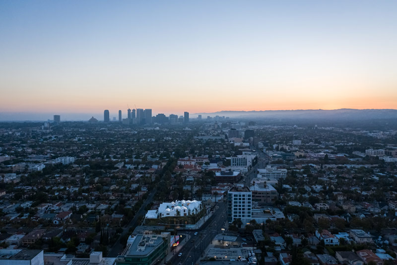 Nietypowy kompleks mieszkalny w Beverly Hills