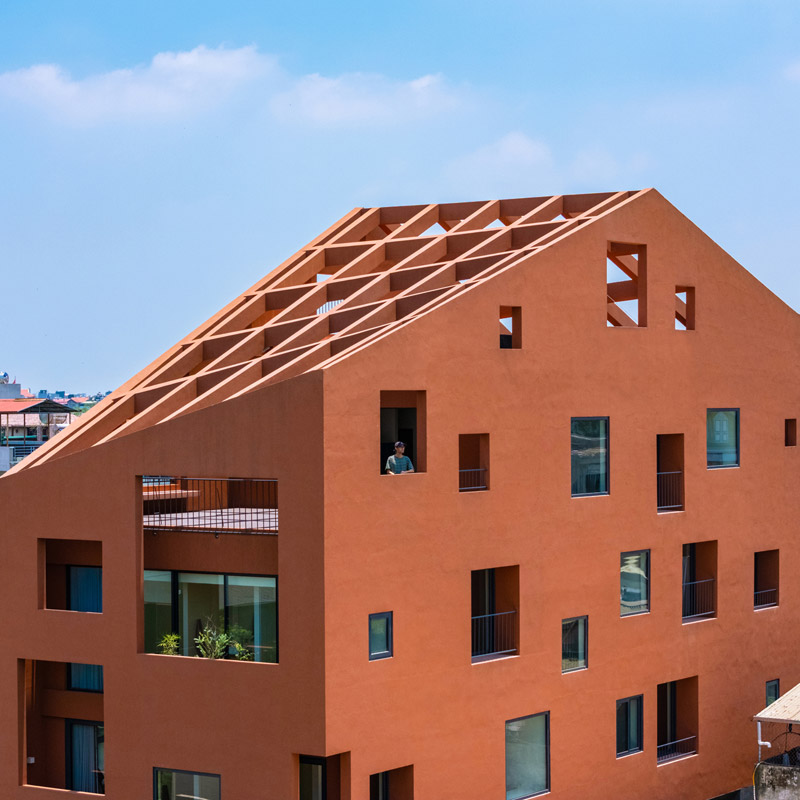 100 WINDOWS &ndash; wielopokoleniowy dom w Hanoi