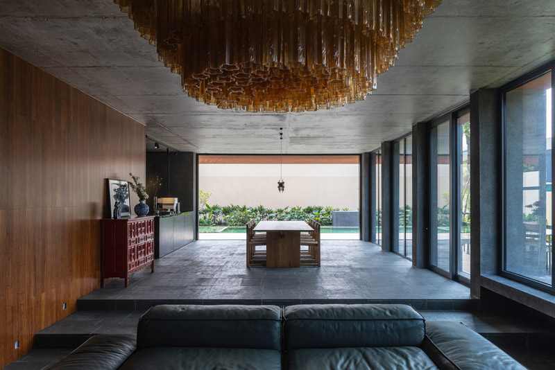 100 WINDOWS &ndash; wielopokoleniowy dom w Hanoi