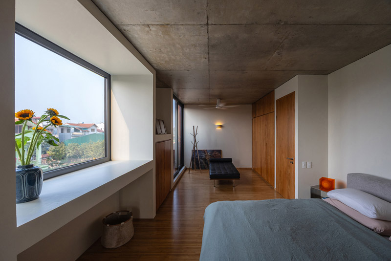100 WINDOWS &ndash; wielopokoleniowy dom w Hanoi