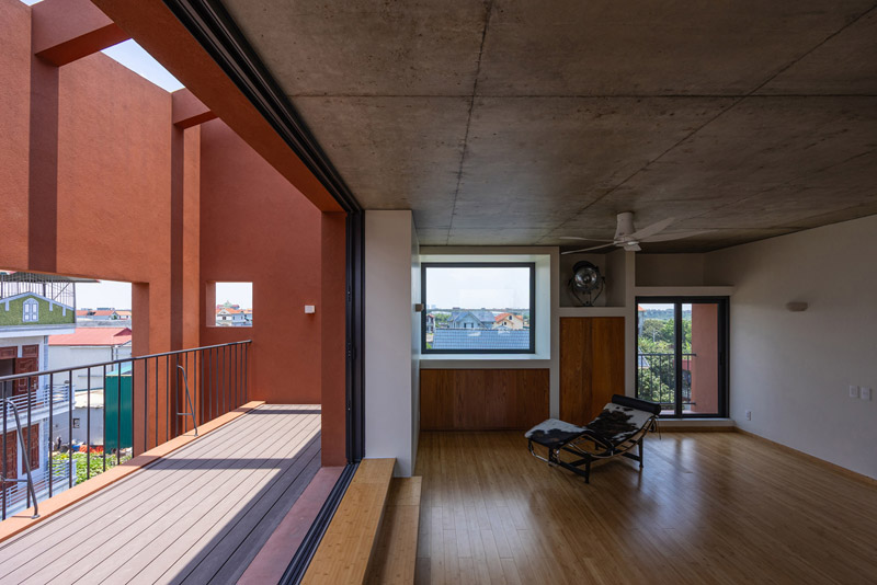 100 WINDOWS &ndash; wielopokoleniowy dom w Hanoi