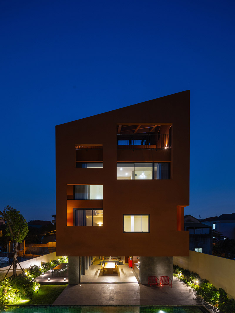 100 WINDOWS &ndash; wielopokoleniowy dom w Hanoi